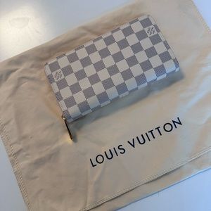 ✨AUTHENTIC✨Louis Vuitton Zippy Wallet✨